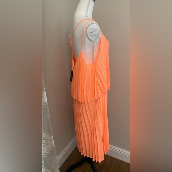 Plus Dress - Picture 3 of 4